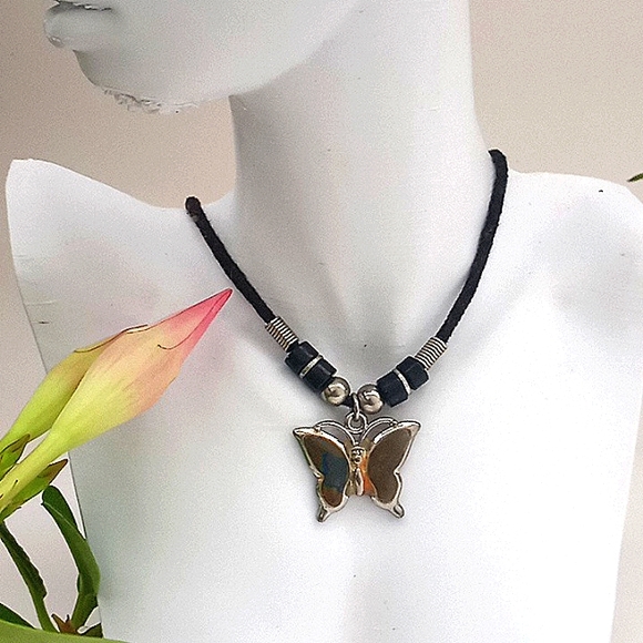 Butterfly Mood Necklace - Picture 1 of 4